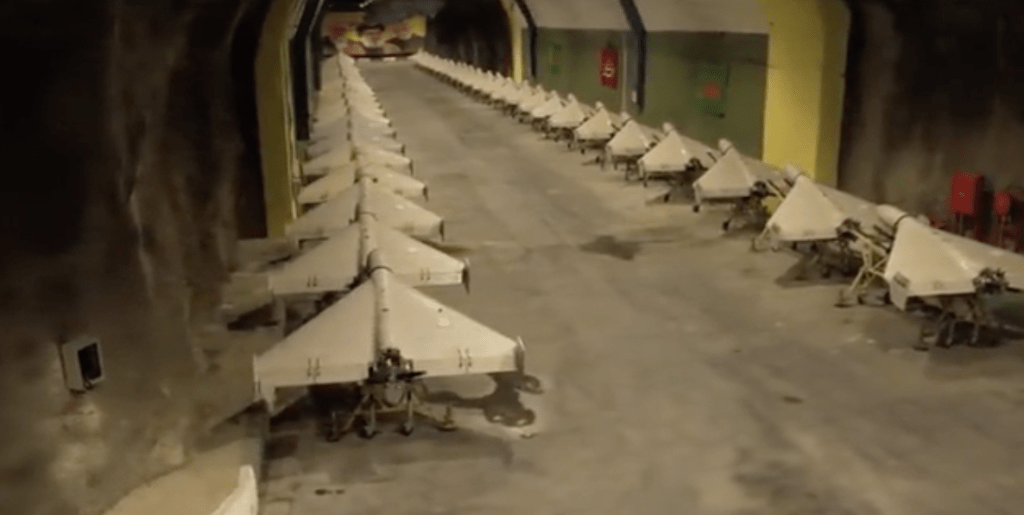 伊朗官媒法斯通訊社（Fars News Agency）發布最新影片，揭開其神秘地下基地的面紗。