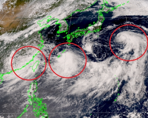 西北太平洋上有3個風暴集結，分別為「盧碧」、「銀河」、「妮妲」。日本氣象廳圖片