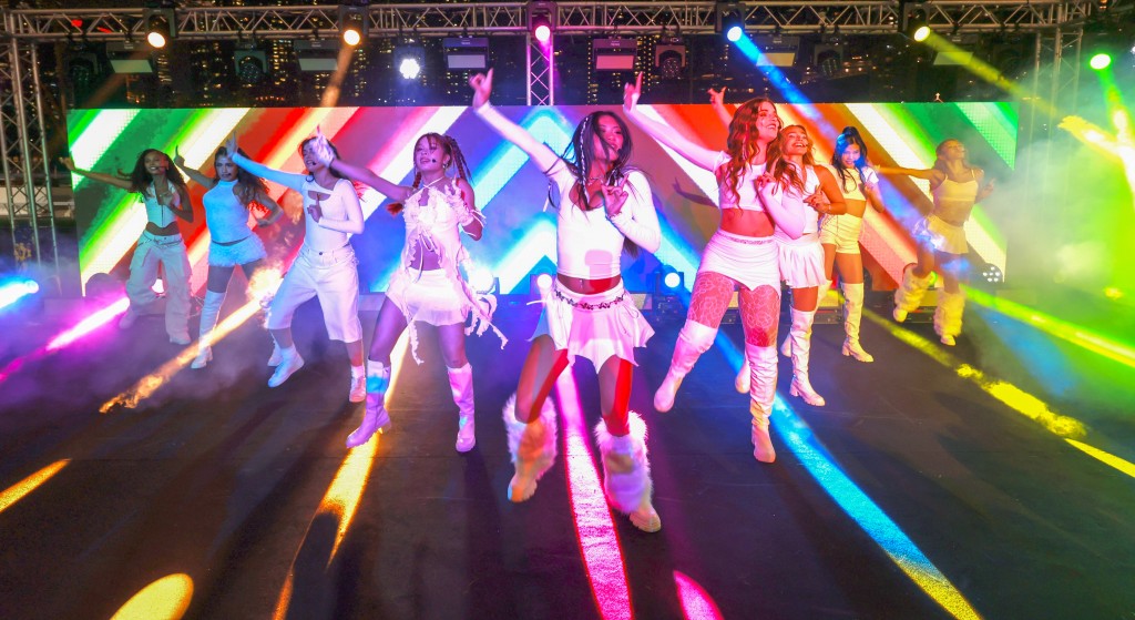 Now United在現場勁歌熱舞。