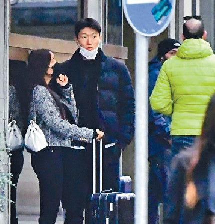 ■孝敏和黃義助被攝得在瑞士拍拖。