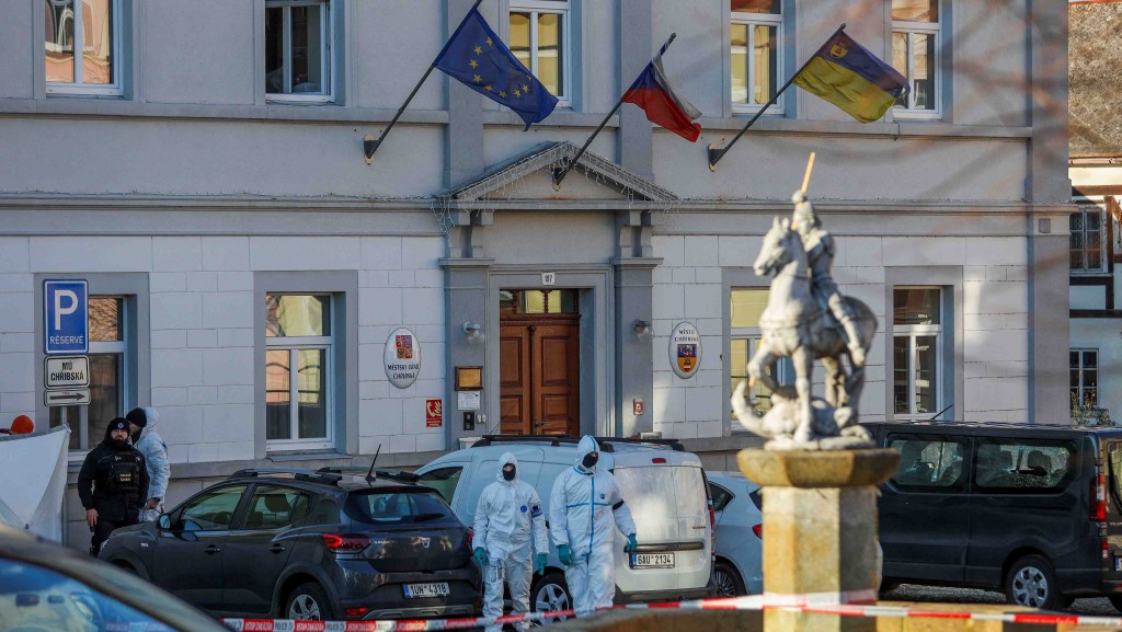 捷克北部小鎮市政廳爆槍擊 釀1死至少6傷 槍手吞槍亡。路透社