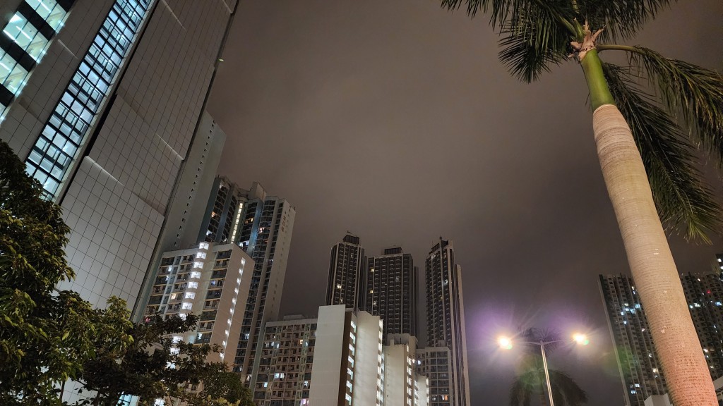 今日大致多雲，早晚有一兩陣微雨。黎志偉攝