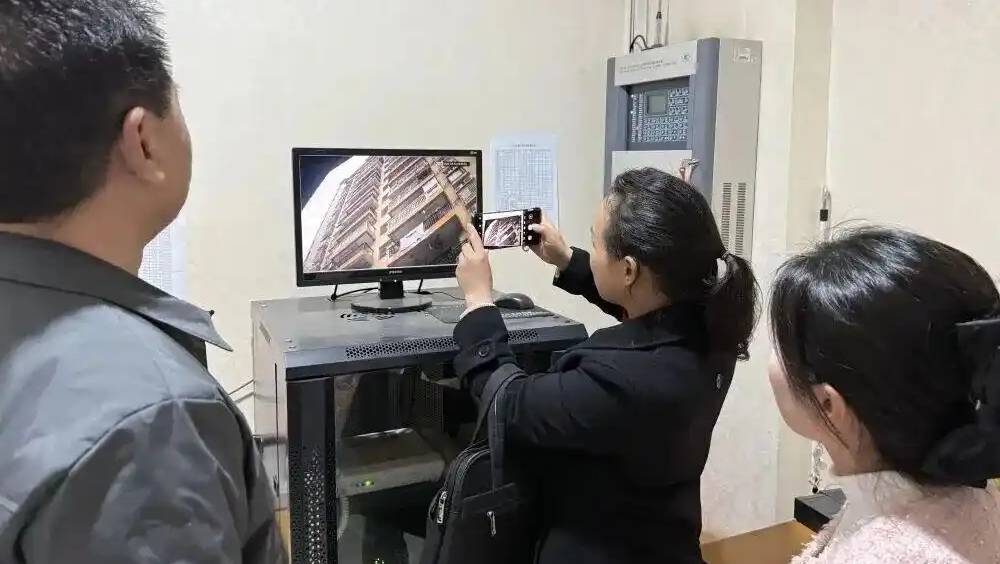 天降水樽砸毀辣椒苗，全體業主攤分賠¥1元。