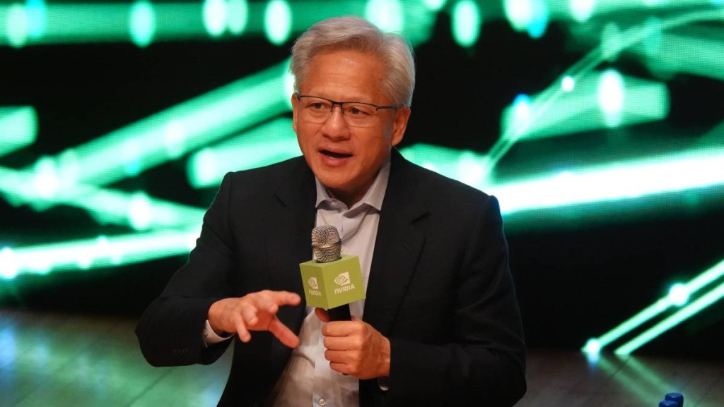 黃仁勳稱中國或在AI競賽擊敗美國 受惠能源成本較低及監管寬鬆