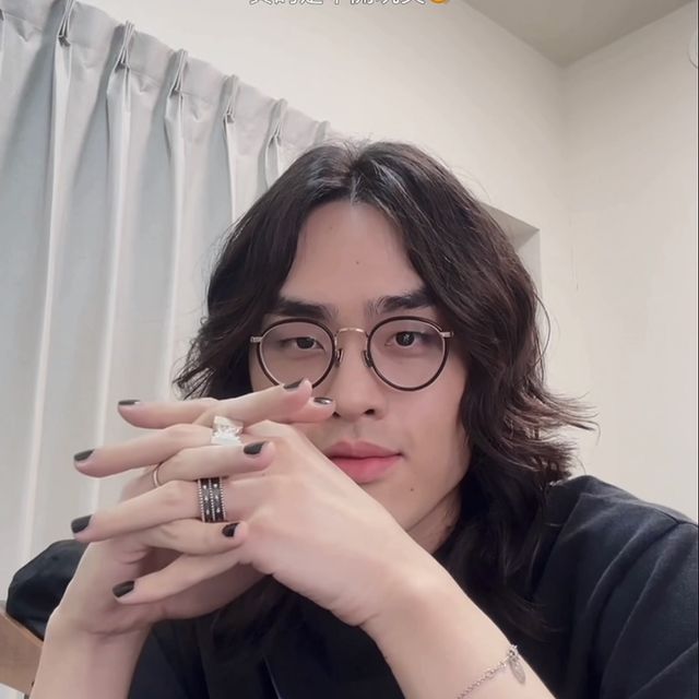 努力重拾健康的鹤The Crane,近期也全心投入于新专辑制作,日前便惊喜推出新作〈DISEASE〉。 努力重拾健康的鹤The Crane,近期也全心投入于新专辑制作,日前便惊喜推出新作〈DISEASE〉。