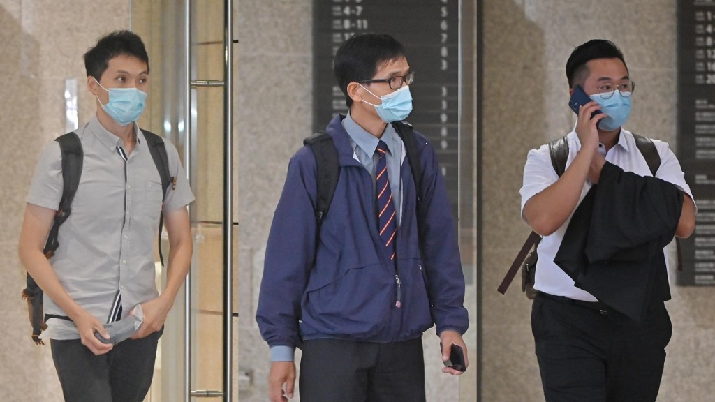 證人由左至右:楊永康、梅海淮及江曉暉