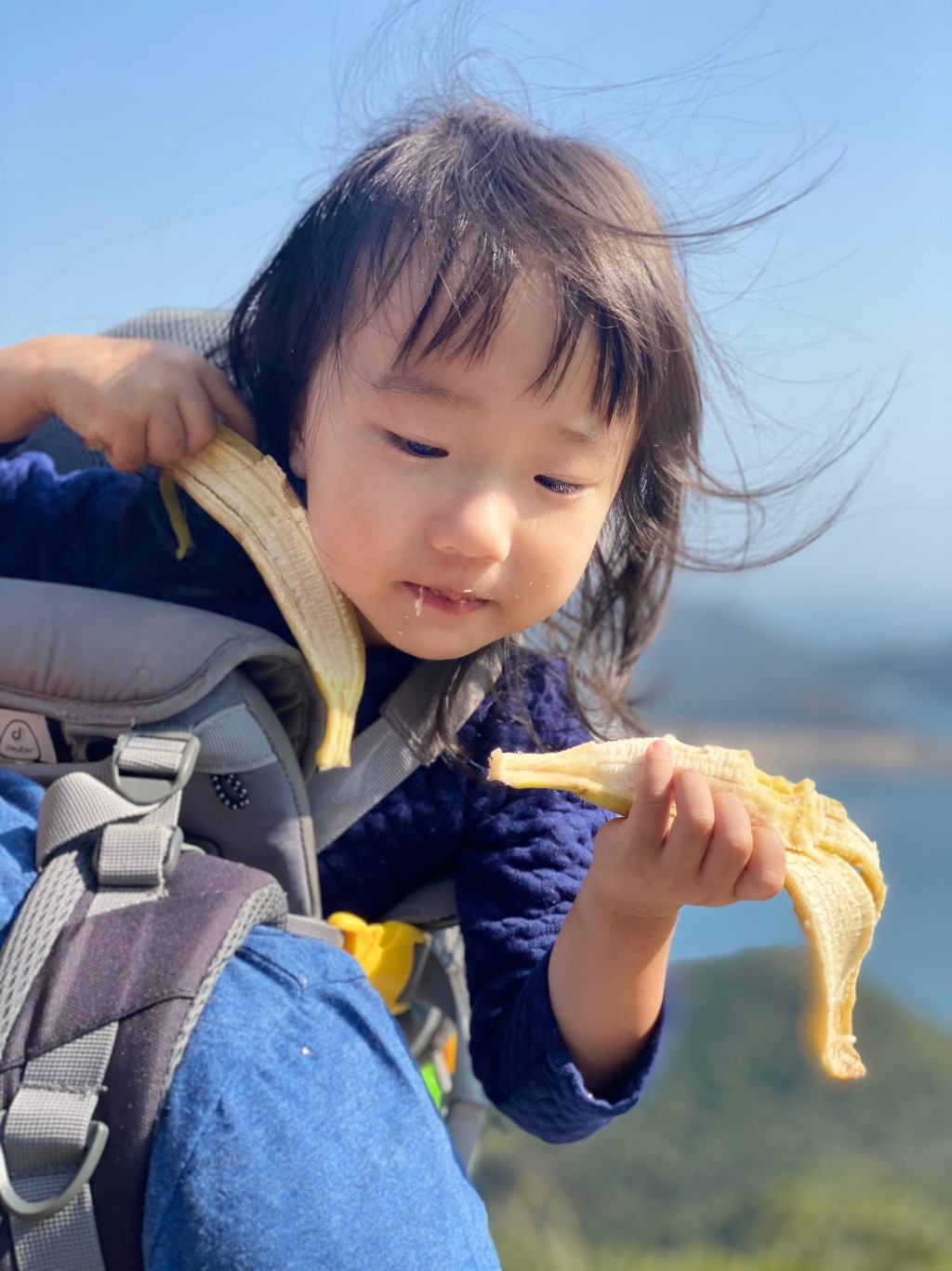 為了讓小朋友有足夠體力，每隔一段時間便給予香蕉充飢。(受訪者提供)