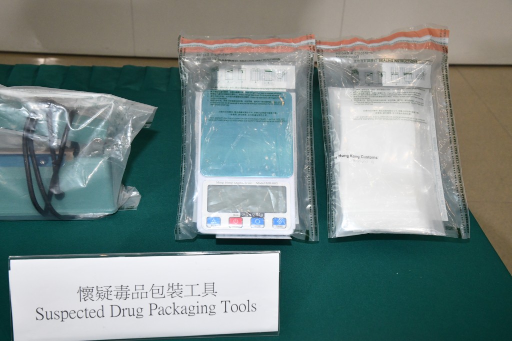 海關檢獲一批毒品包裝工具。 海關檢獲一批毒品包裝工具。