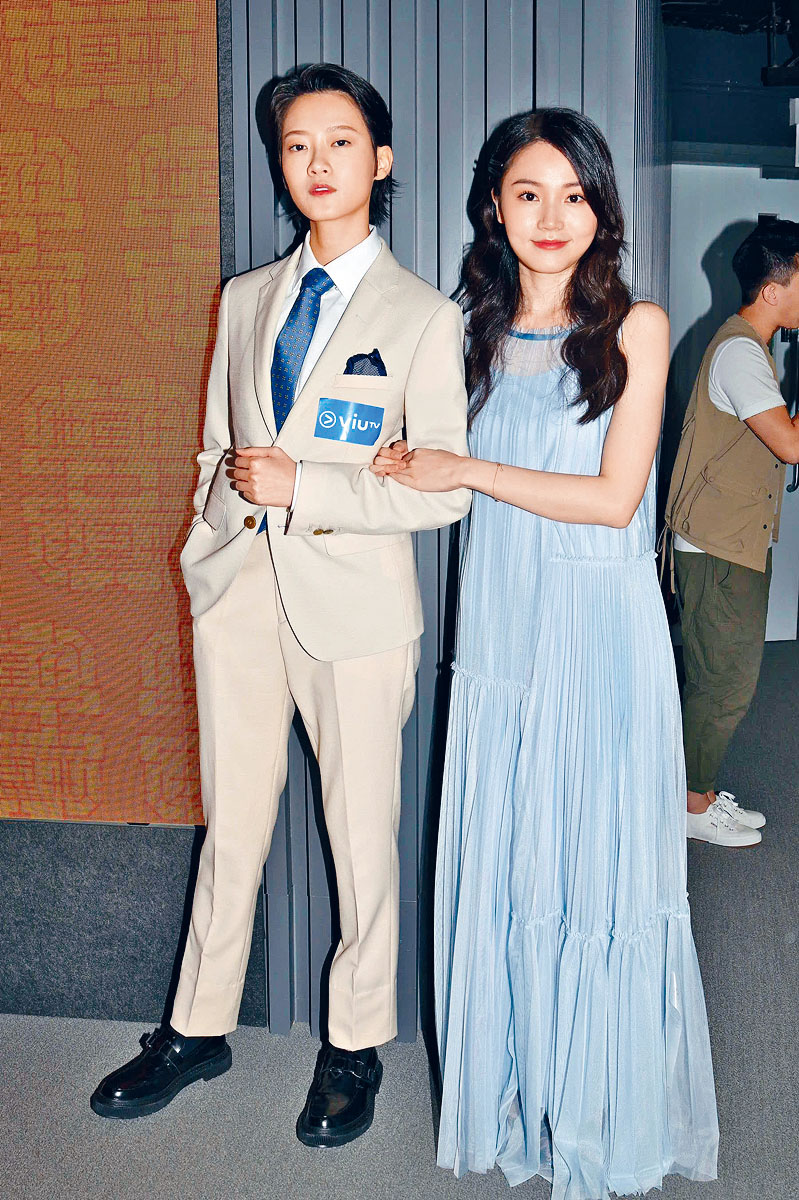 自稱「地產界姜濤」的廖子妤，拖着陳穎欣現身。