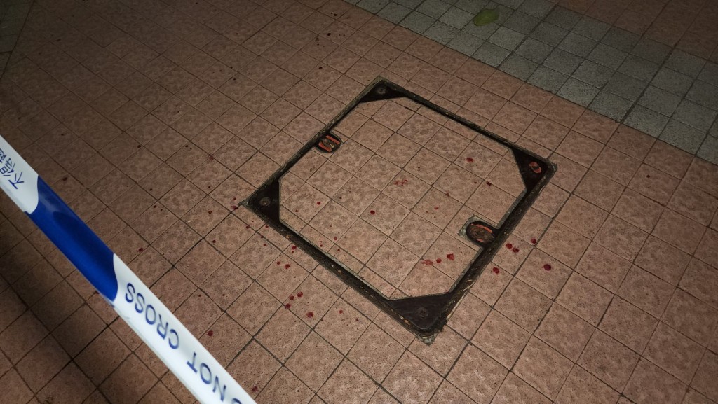 現場地面血迹斑斑。黎志偉攝 現場地面血迹斑斑。黎志偉攝