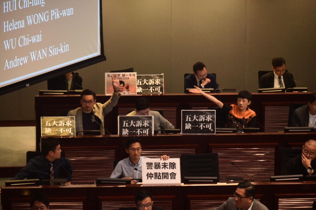 民主派互相提名角逐主席,結果一共產生23名主席候選人。