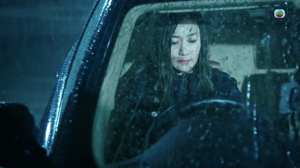 雖然場口在車内不是睇得好清楚，但朱智賢都噴到整個人濕完才演這場戲，好專業。
