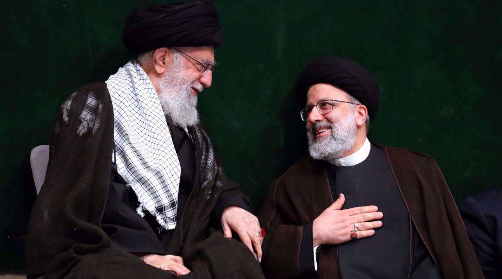 伊朗最高领袖哈梅内伊（左）和伊朗总统莱希 资料图