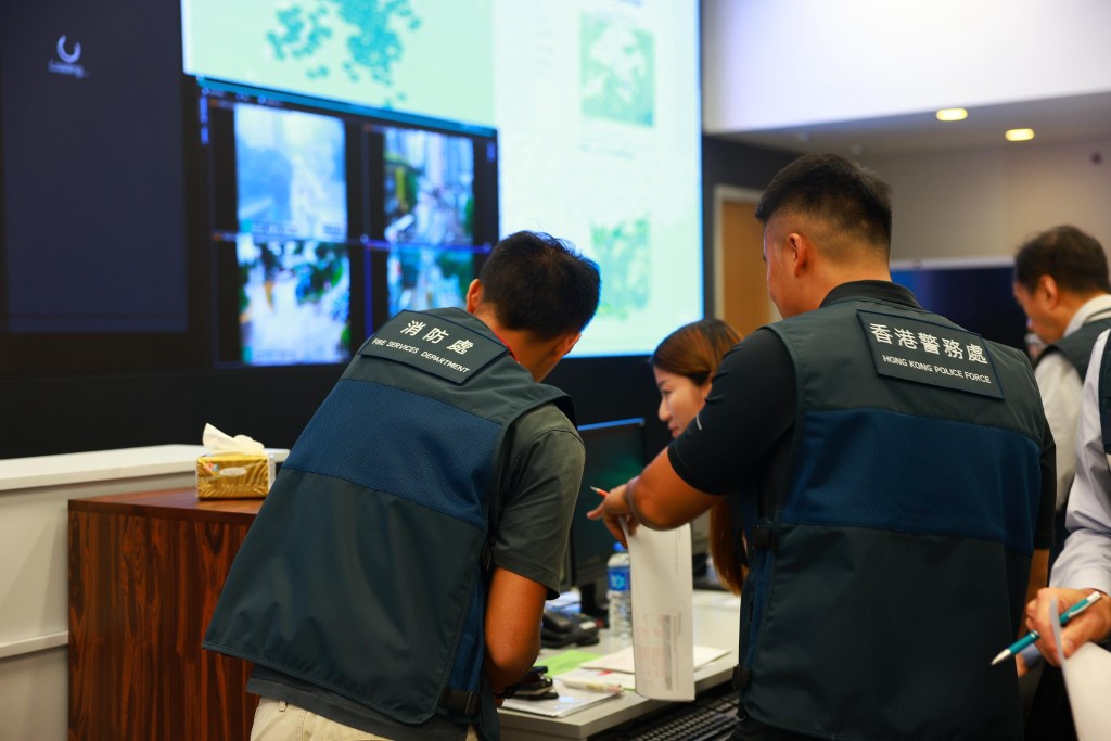 中心24小時監測市面情況,與各部門緊密配合並掌握實時資訊。保安局fb 中心24小時監測市面情況,與各部門緊密配合並掌握實時資訊。保安局fb