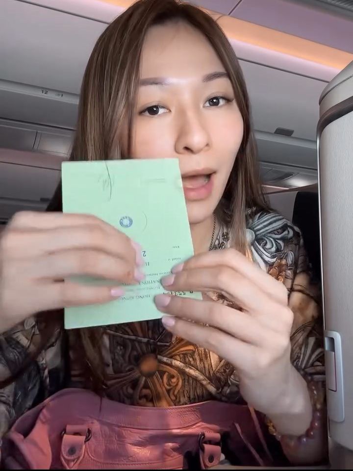 林鈺洧開箱曝光隨身攜帶的物品。 林鈺洧開箱曝光隨身攜帶的物品。