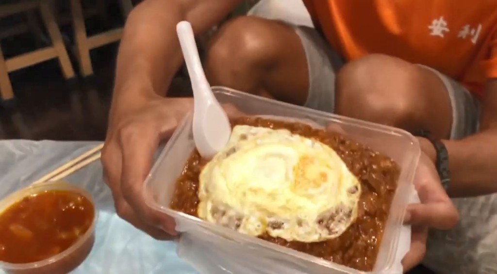 師兄拍片介紹呢個令佢情願捱餓都要留肚食嘅兔治牛飯。