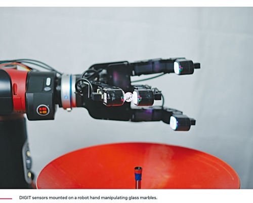 機械人通過數碼皮膚的靈敏反饋，可以拿起柔軟易破損的物件。