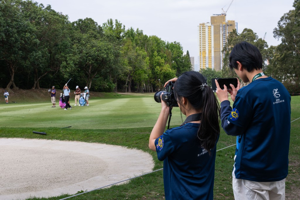 「香港赛马会青少年体育记者培训计划」的学员亦获邀现场报导今届「LIV Golf 香港站」。