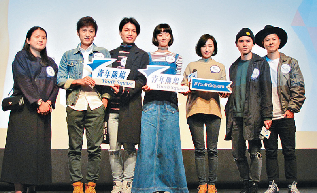 ■14年，Emily（左一）曾執導袁澧林等主演的微電影《那一年，我17》。