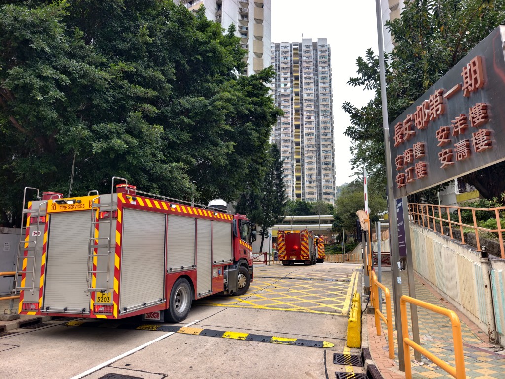 長安邨安江樓一單位發生火警。