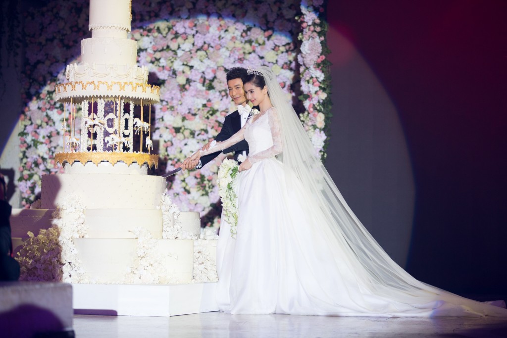 结婚蛋糕高过人。