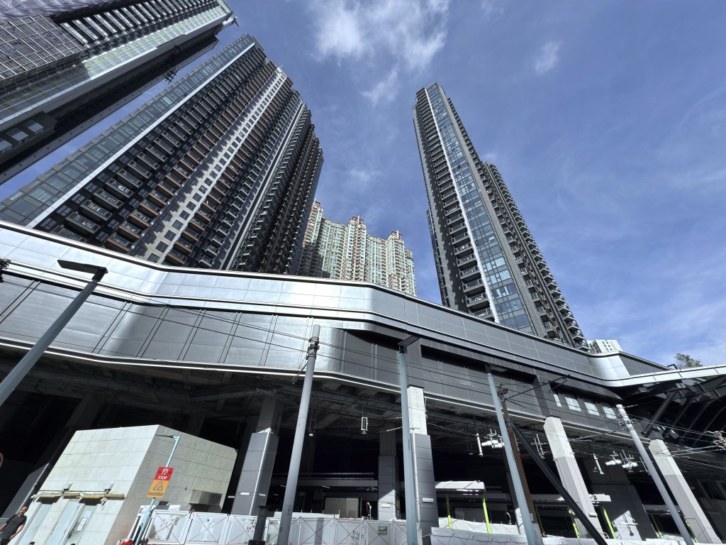 Yoho West Parkside 1B座高層B5室,面積288方呎,單位議價後以435萬元成交,轉手帳面獲利約80.9萬元。 Yoho West Parkside 1B座高層B5室,面積288方呎,單位議價後以435萬元成交,轉手帳面獲利約80.9萬元。
