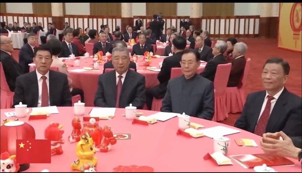 前国家副主席李源潮(右一)出席团拜会。