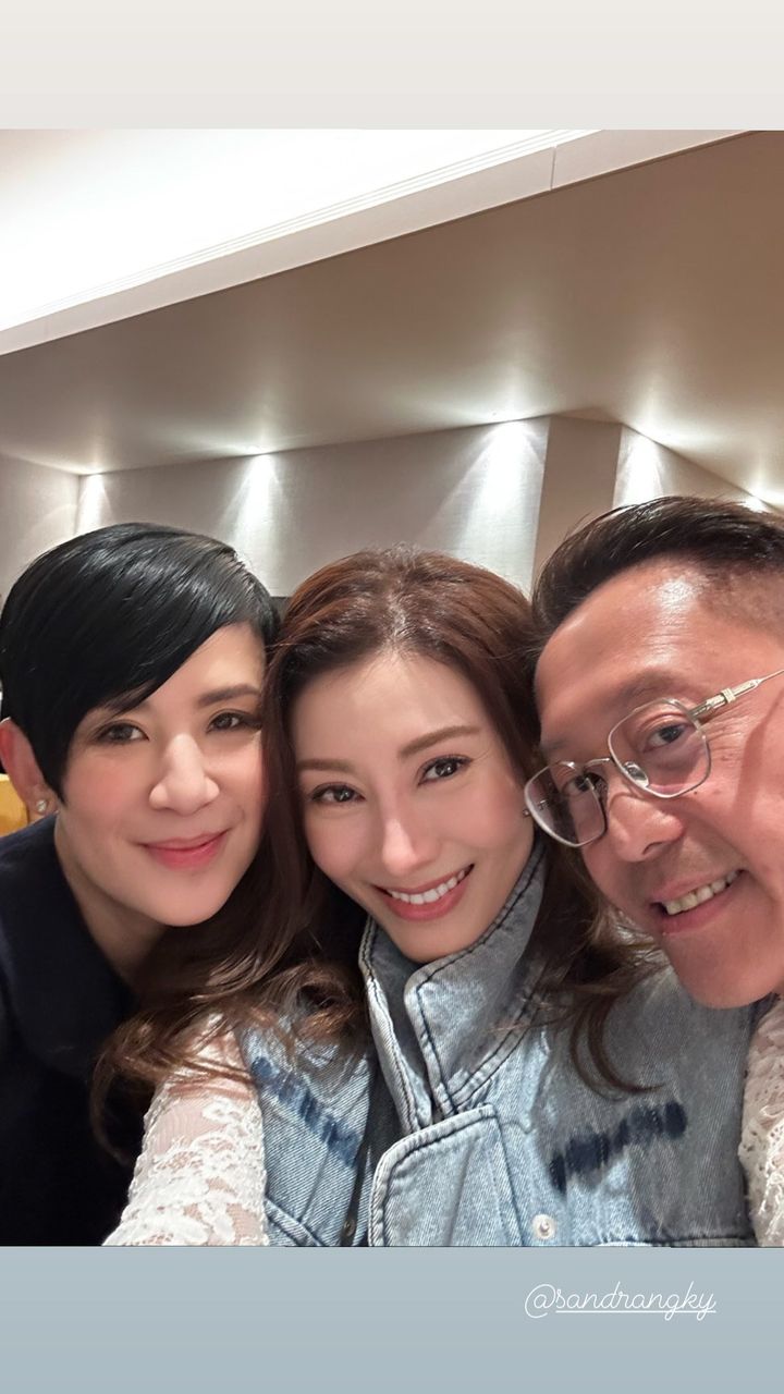 昨日李嘉欣與許晉亨結婚14周年，李嘉欣在IG貼出與老公閨密的臉貼臉合照！