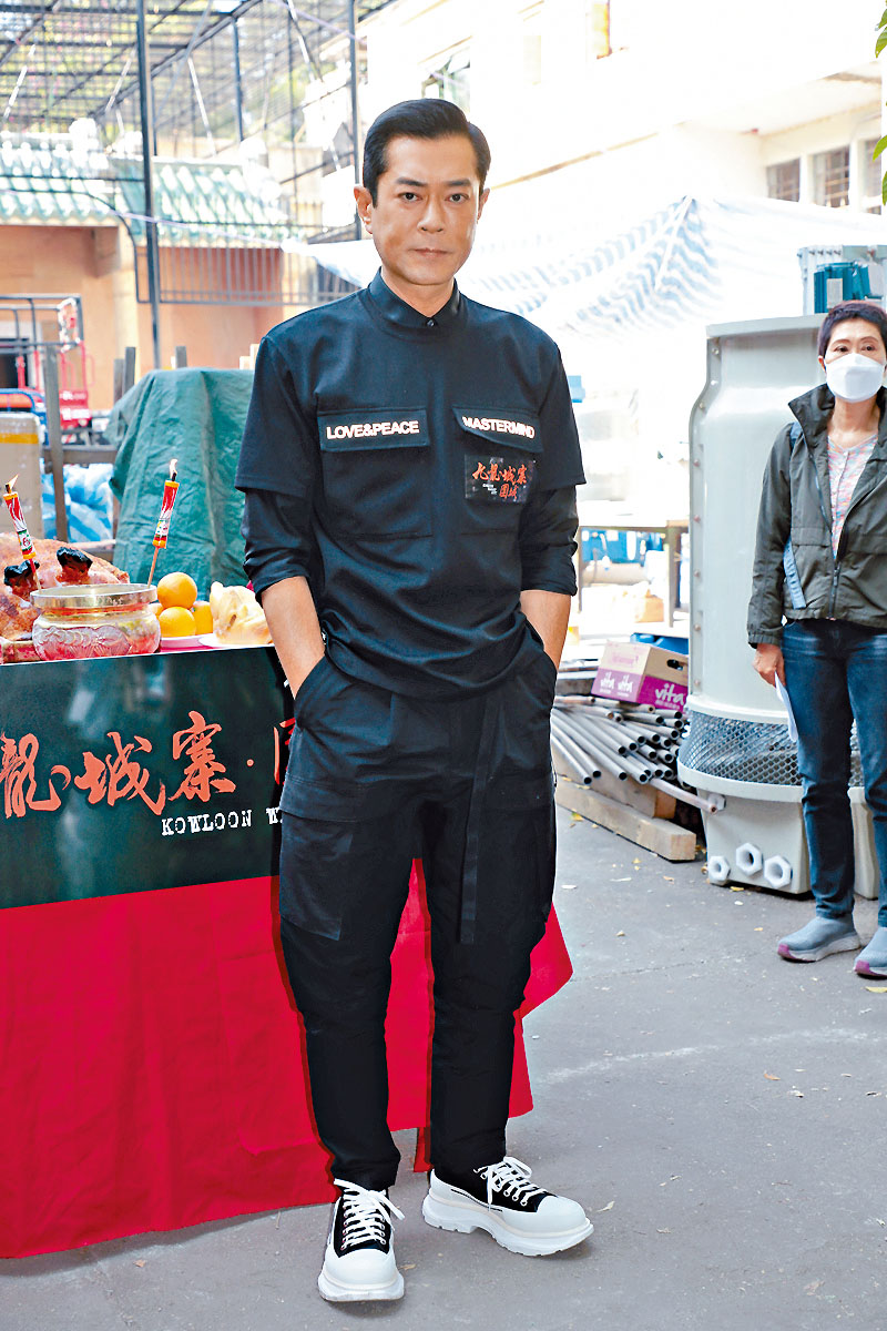 古天樂日前為電影《九龍城寨·圍城》開工。