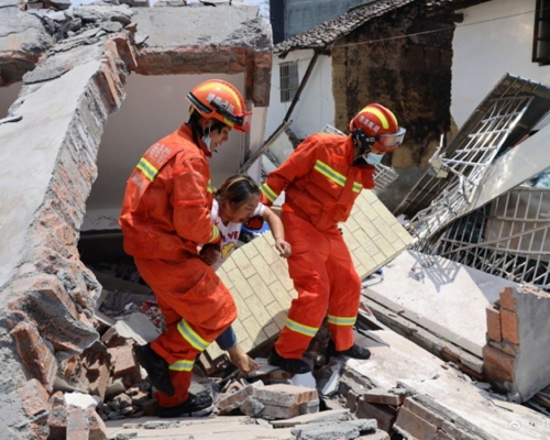 湖南郴州市汝城縣盧陽鎮一幢居房垮塌，造成5死7傷。郴州市消防圖片