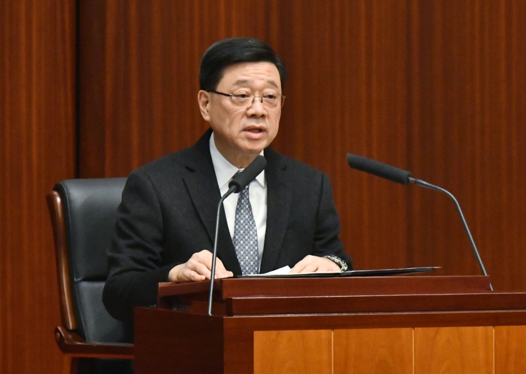 行政長官李家超就大埔宏福苑火災的支援和善後事宜向立法會發言。