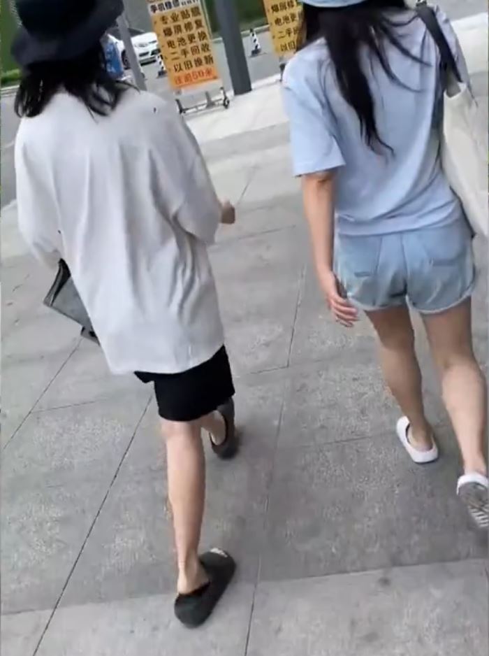 成都3名网约车女乘客，“开门杀”伤人后逃去。