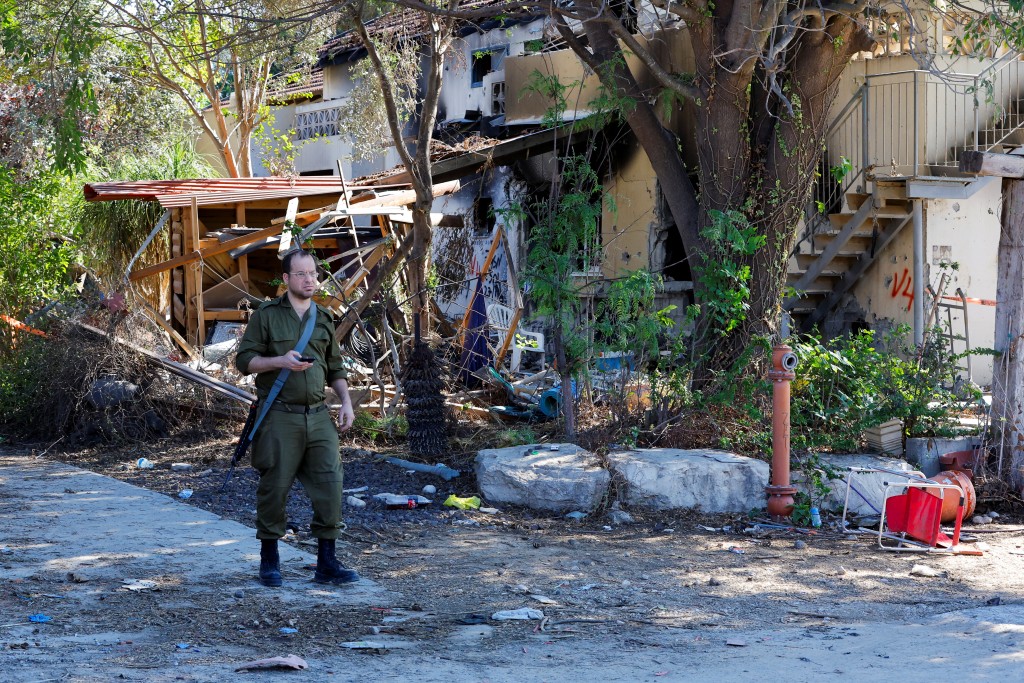 遭哈馬斯突襲的以色列貝里社區，多間房屋被摧毀。路透社