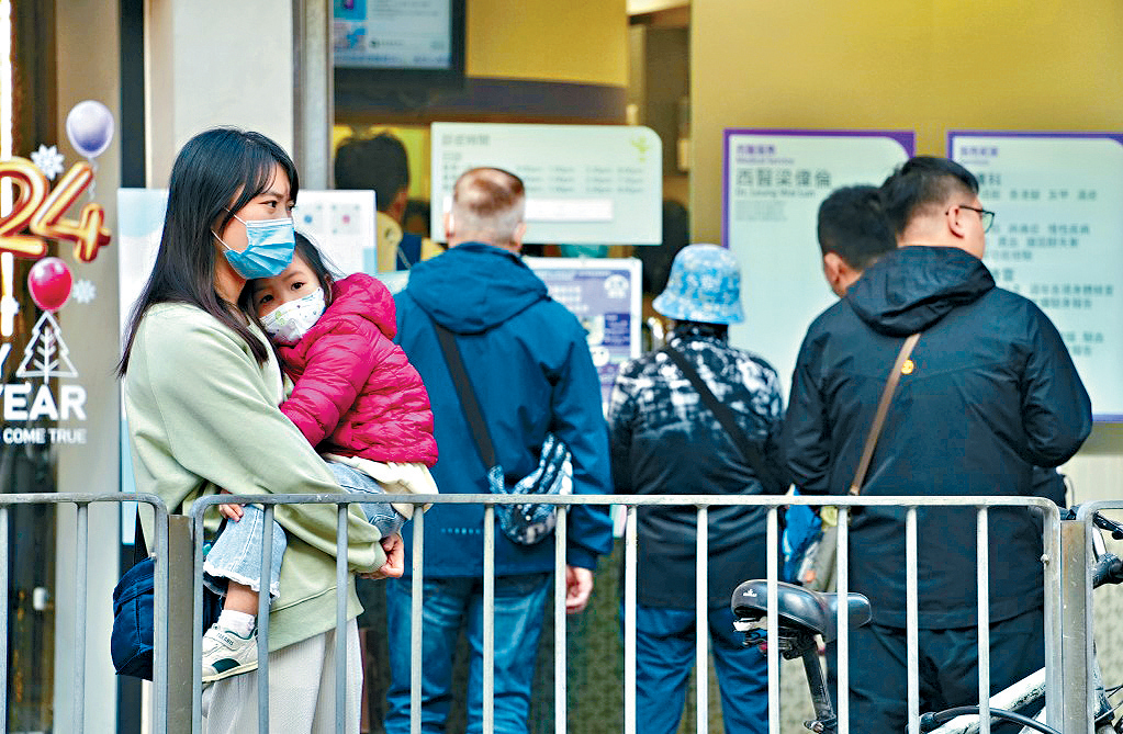 流感病毒株出現變異，導致其傳播力增強，亦是本港流感高峰期自8月底提早來臨的原因。