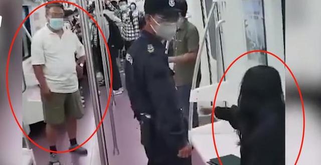 女乘客因高聲打電話與老人起爭執。