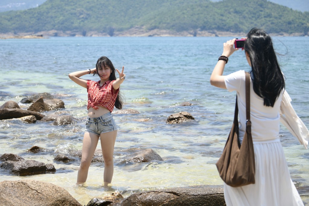 遊客到西貢橋咀島遊玩。陳浩元攝 遊客到西貢橋咀島遊玩。陳浩元攝