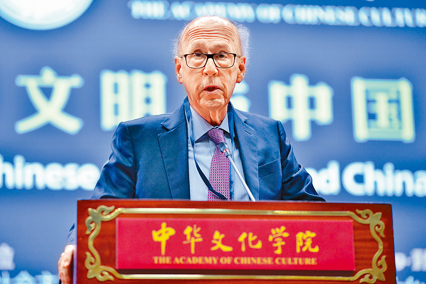 大摩前高層羅奇，以耶魯大學高級研究員身份獲邀參加。