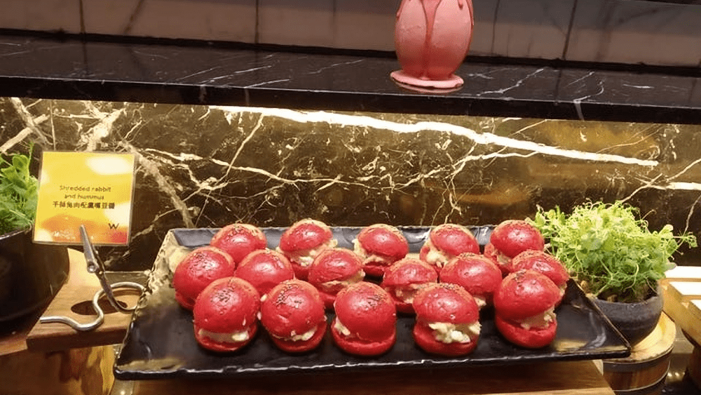 某五星級酒店的其中一款食物「手撕兔肉」引起顧客不滿。網圖
