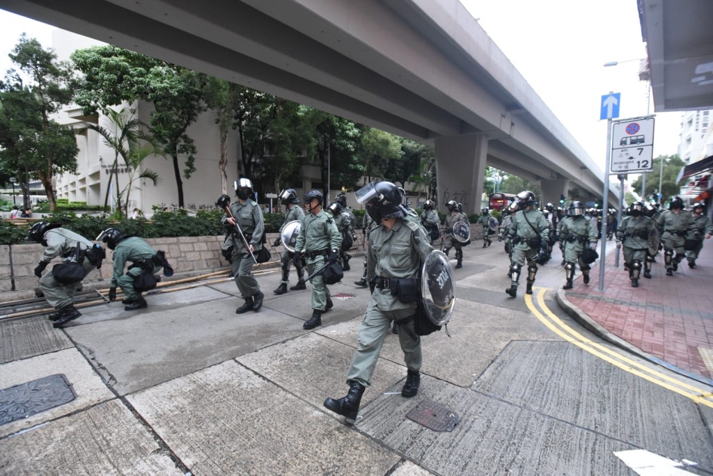 人民日報批評蘋果批准洩露警察行踪的地圖程式上架。資料圖片