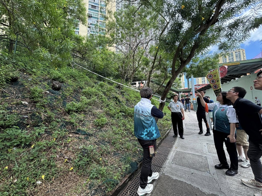 房屋署屋邨管理團隊視際屋邨防風措施。何永賢fb圖片