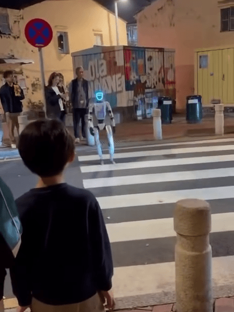 相關機械人由澳門一教育中心所有,曾多次在澳門街頭宣傳。網上圖片 相關機械人由澳門一教育中心所有,曾多次在澳門街頭宣傳。網上圖片