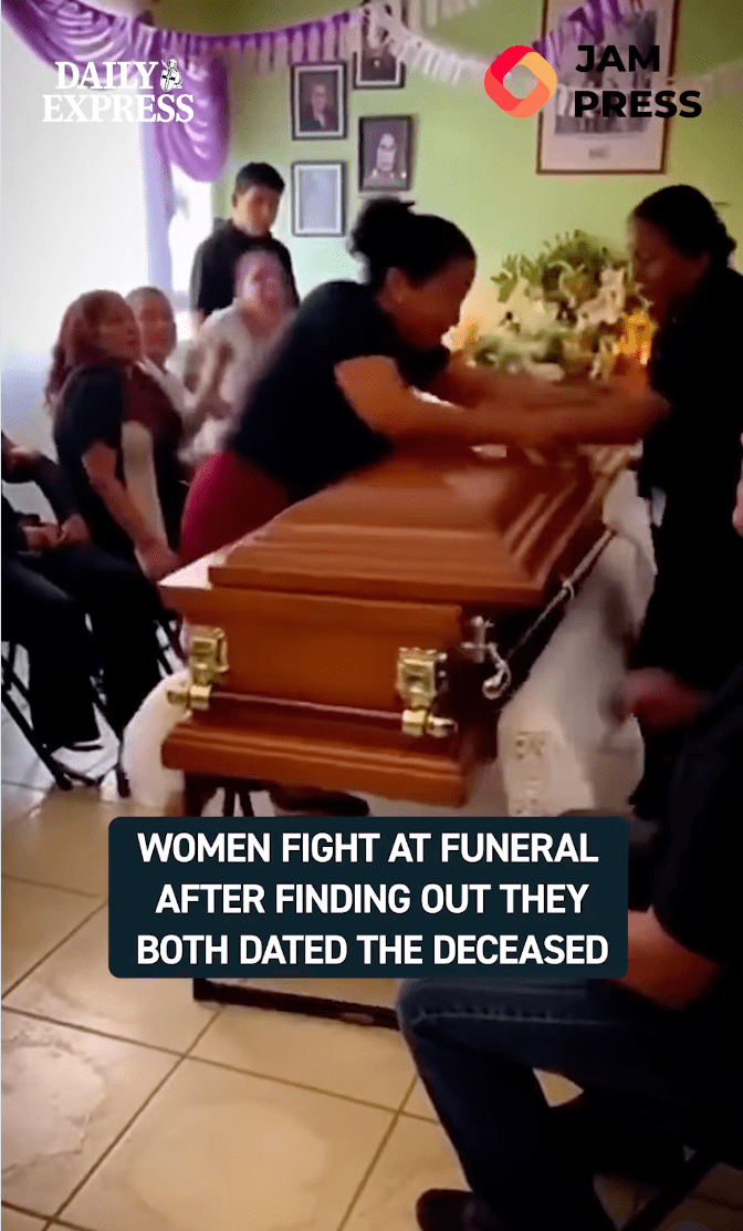 网上疯传的影片显示，两名女子在灵柩旁推撞拉扯，火药味极浓。IG@Daily Express影片截图