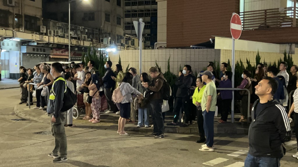 大批居民疏散至安全地方。