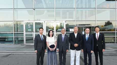 廉政专员胡英明（左）去年9月重启外访及与海外反贪机构交流。