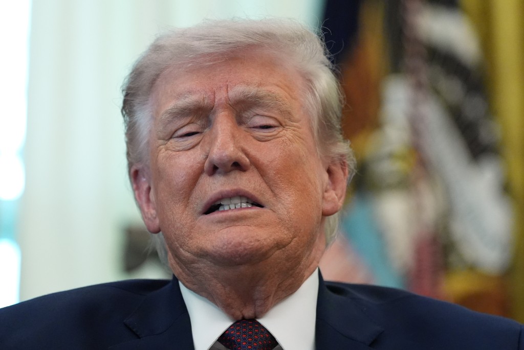 美國總統特朗普一方面表示希望在兩、三週內結束戰爭，另一方面又堅持必須在海峽重開的前提下才考慮停火。美聯社