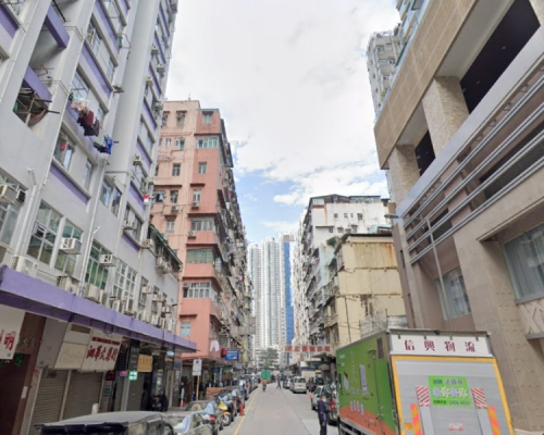 現場為旺角洋松街一單位外。網上圖片