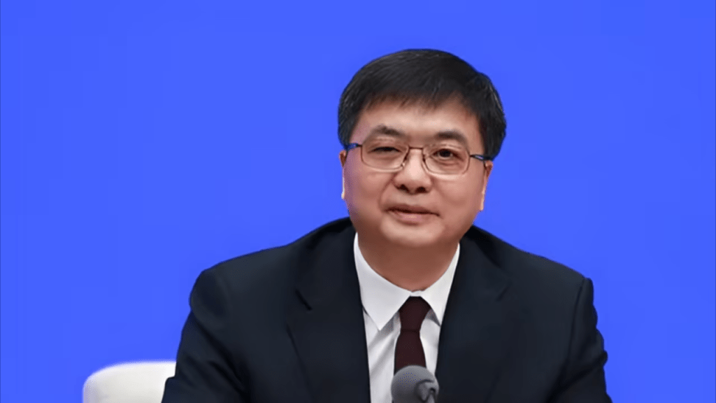 提出「對非法採礦和涉重金屬污染問題倒查十年專項行動」的中共廣西黨委書記陳剛。 提出「對非法採礦和涉重金屬污染問題倒查十年專項行動」的中共廣西黨委書記陳剛。