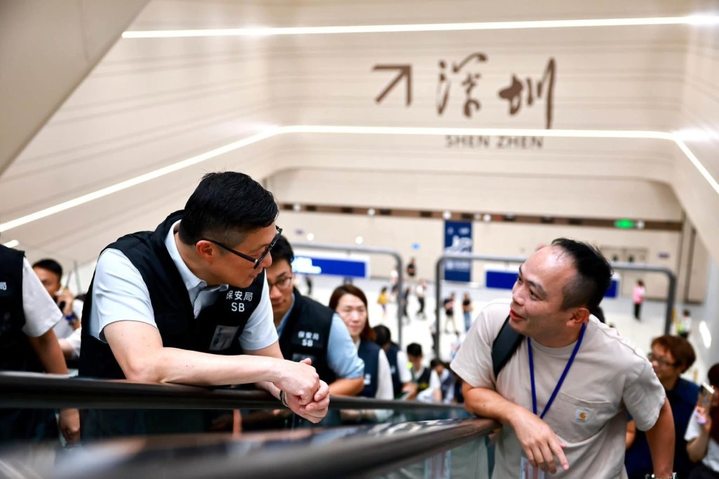 鄧炳強表示，雖然測試人流達上萬人，但整體過程大致暢順。
