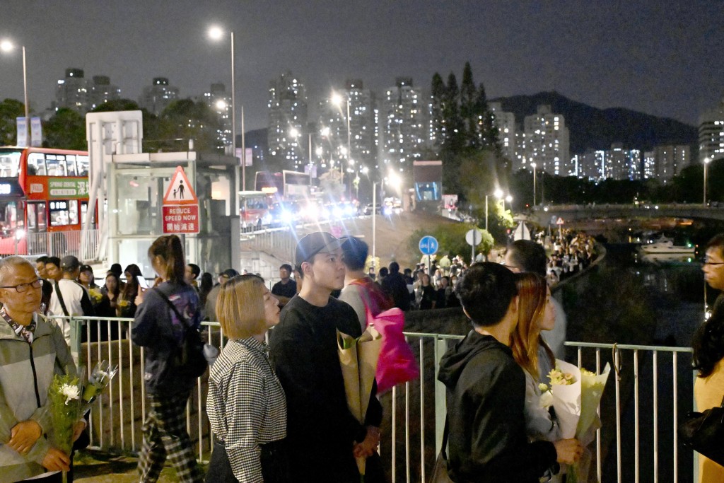 她呼籲，現階段毋須急於深入剖析情緒，最重要是先讓自己「穩定下來」。