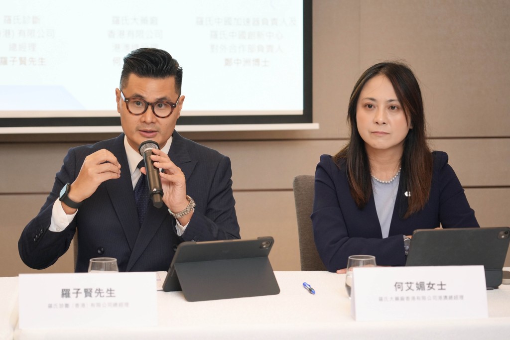 羅氏診斷（香港）有限公司總經理羅子賢及羅氏大藥廠香港有限公司港澳總經理何艾媚。葉偉豪攝